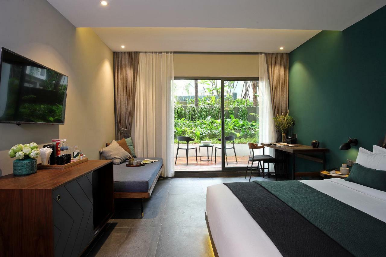 Baitong & Phnom Penh